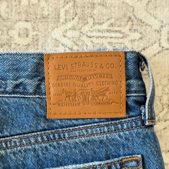 Levi's Blue Distressed Premium Ankle Jeans Women’s Size 28 - Picture 9 of 10